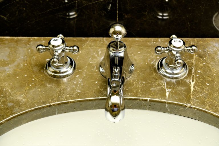 あなたの水は本当に安全か蛇口の恐怖と浄水器で変わる生活の明暗