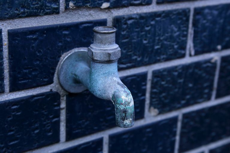 あなたの水道水が危険水へ変わる日浄水器で守る家庭の見えないリスクとチャンス