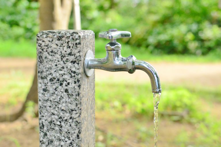 あなたの蛇口から毒水が流れ出す知らずに飲んでいないか浄水器の真実と賢い選び方